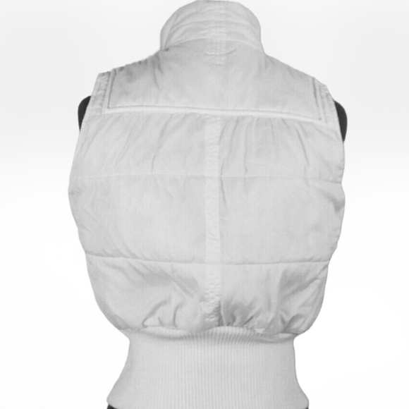 NWOT Maurice’s Super Cute & Warm White Fitted Waist Puffer Vest SZ M - Picture 2 of 4